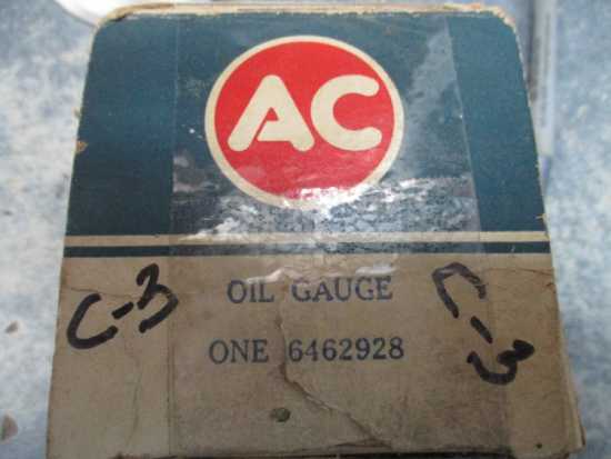 1972-1973 NOS OIL GAUGE